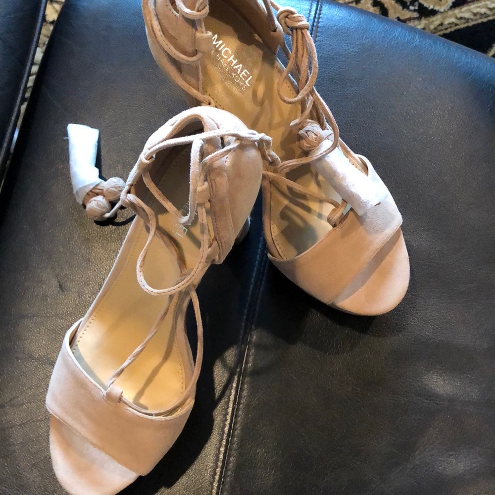 Heels - Picture 3 of 3